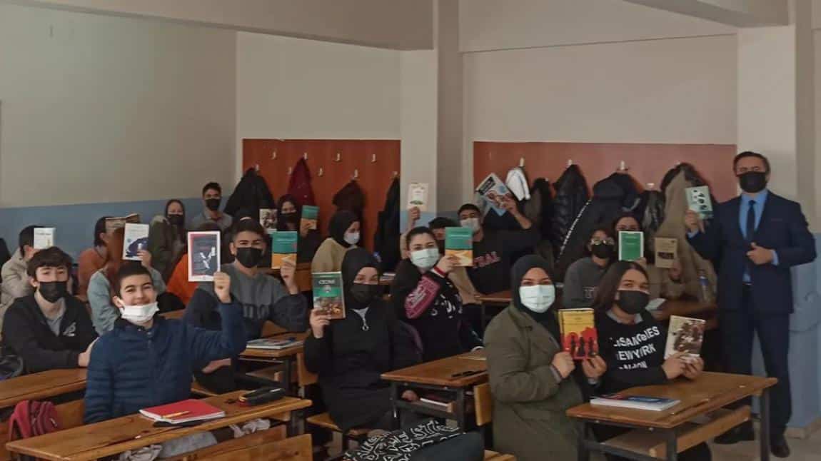 Tarık Buğra Anadolu Lisesi Okuyor. 