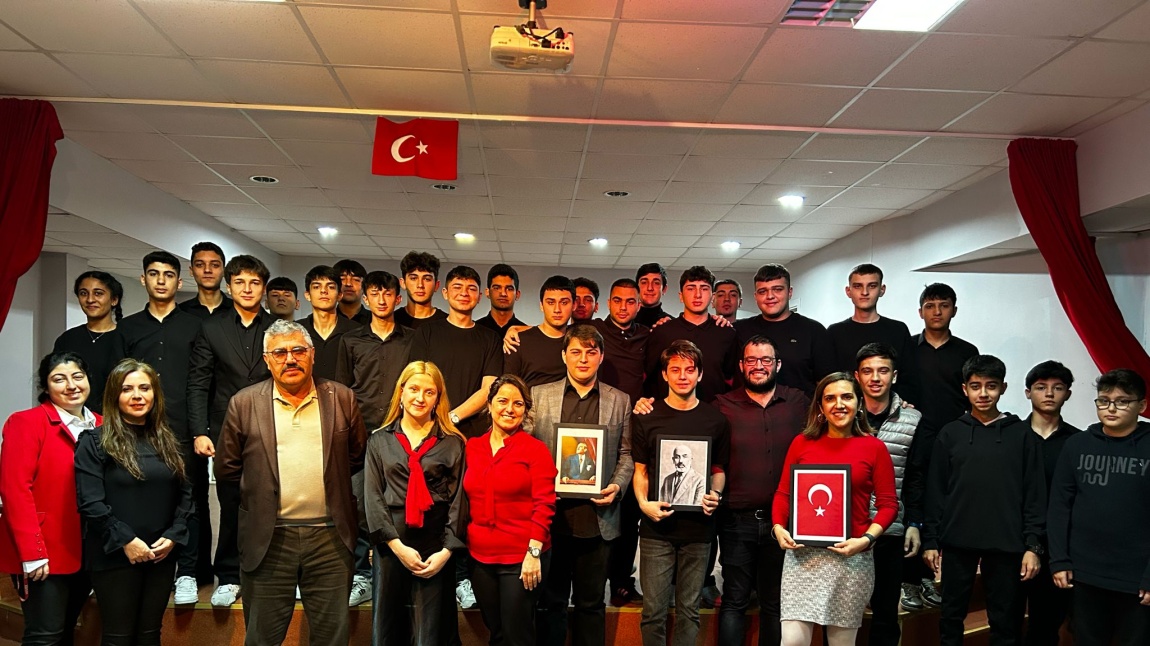 Okulumuzda 12 Mart İstiklal Marşının kabulü ve Mehmet Akif Ersoy'u anma programı yapıldı.